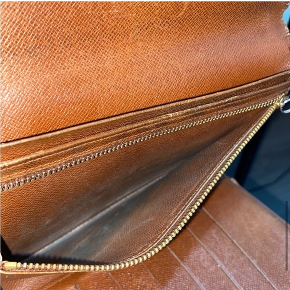 Louis Vuitton Monogram Wallet - Authentic - Picture 10 of 16